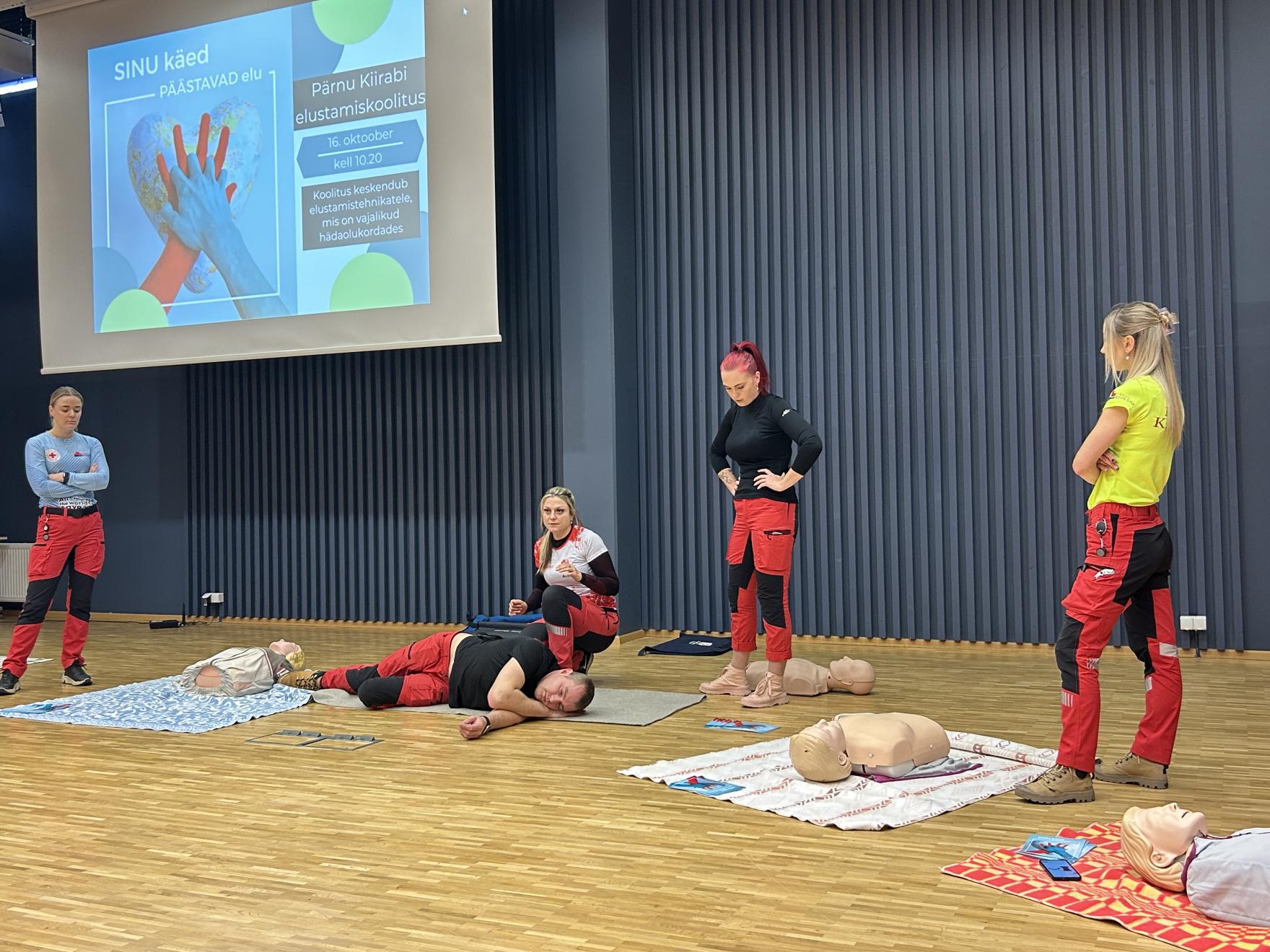 Pärnu Kiirabi alustas elustamiskoolituste sarjaga
